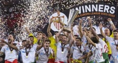 El Sevilla ejerce de campeón y alza su séptima Europa League frente a Mourinho tras penaltis