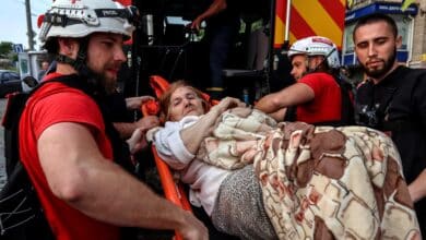 Voluntarios de toda Ucrania acuden al rescate de los damnificados en Jersón sin apenas ayuda internacional