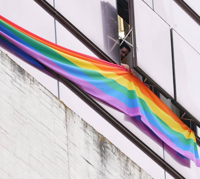 El PSOE afea a Feijóo su "hipocresía" con el Orgullo y llama a defender los derechos LGTBI de la "amenaza PP-Vox"