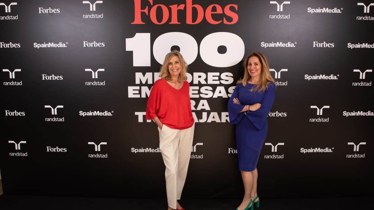 Representantes de GXO durante la gala de Forbes