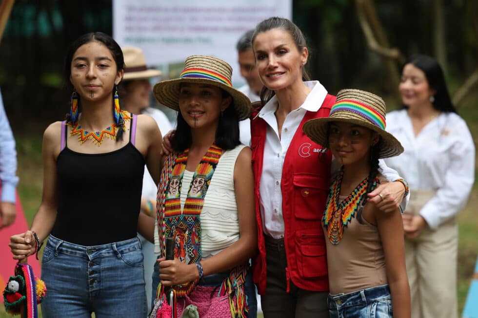 La reina Letizia visita la Escuela Taller de Jardinería, dentro de los proyectos productivos de mujeres (AECID), este miércoles en Cali (Colombia)