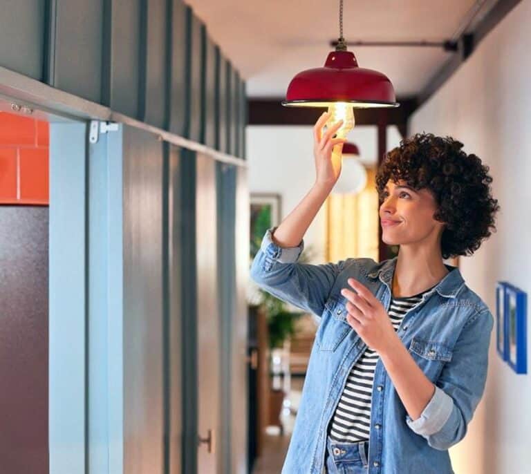 Consigue un 20% de descuento en tu factura de la luz con esta tarifa de Endesa que te premia por ahorrar