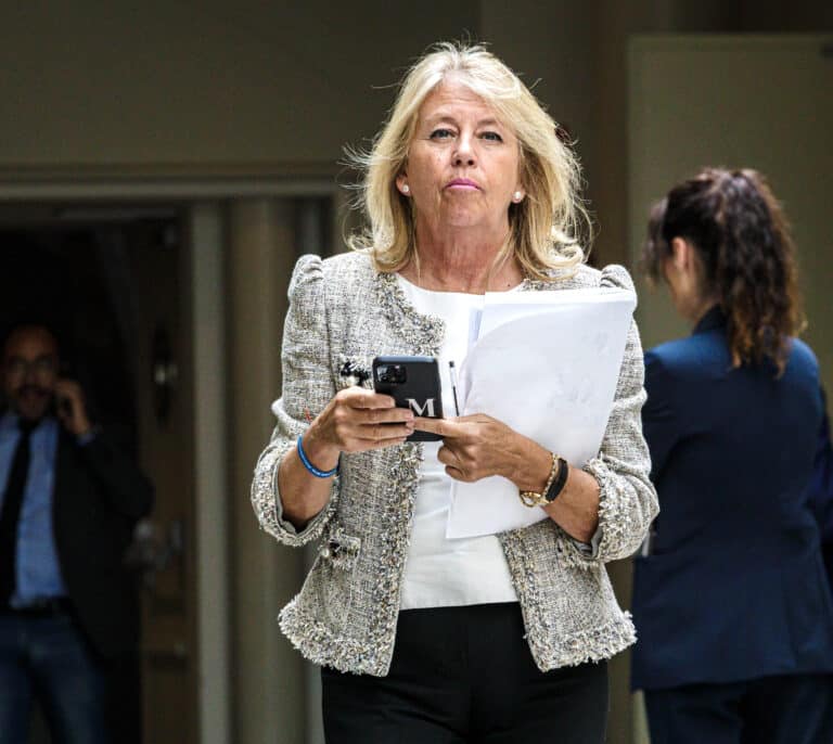 La alcaldesa de Marbella se sube el sueldo hasta los 92.000 euros, lo máximo que puede cobrar