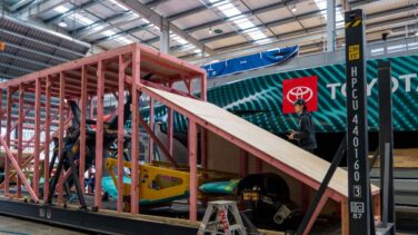 Emirates Team New Zeland, el 'defensor' de la America's Cup, rumbo a completar su desembarco en Barcelona