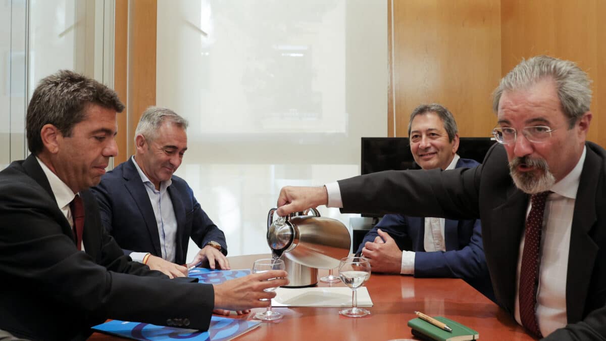 Mazón, Barrachina, Barrera y Flores, en la reunión entre PP y Vox en Valencia.