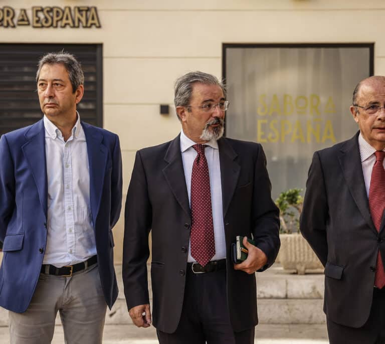 Mazón cede a Vox Agricultura y Justicia, con Cultura y la vicepresidencia para el torero Vicente Barrera