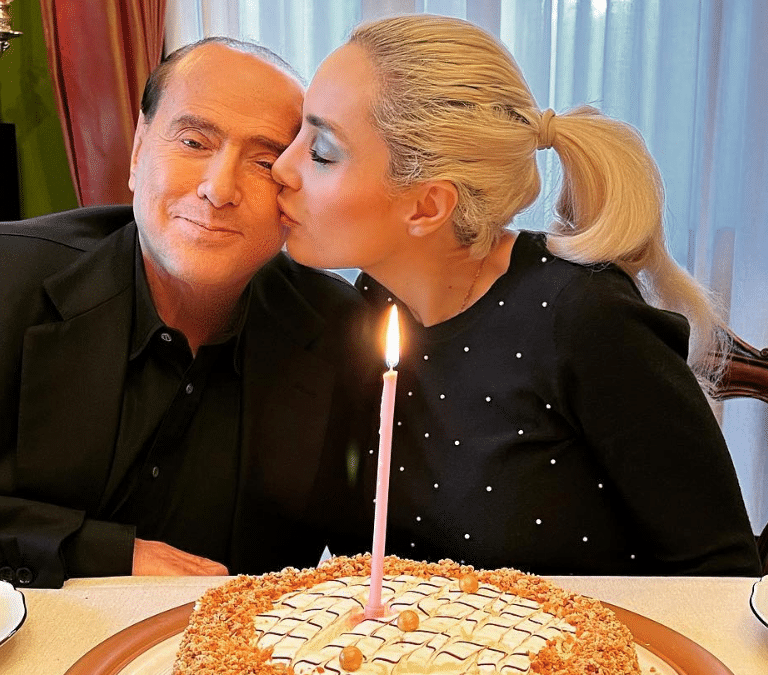 Berlusconi y las mujeres con las que compartió su vida: acuerdos millonarios, escándalos y bodas de mentira