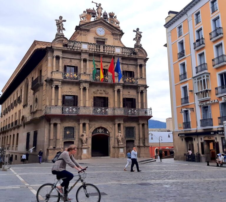 Bildu presentará a su candidato y despeja el camino a UPN para retener la alcaldía de Pamplona