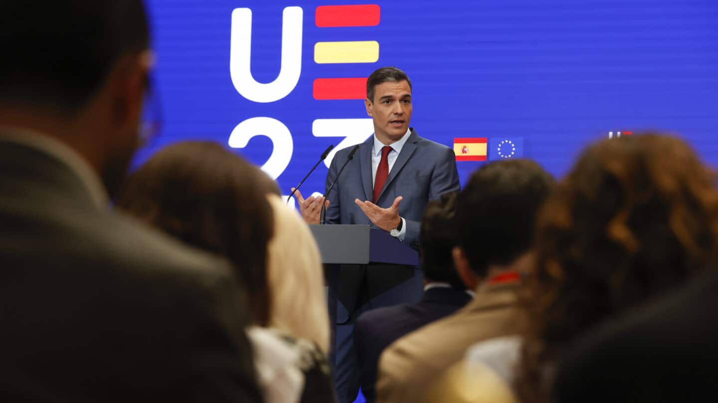 MADRID, 15/06/2023.- El presidente del Gobierno, Pedro Sánchez, presenta las prioridades de la Presidencia española del Consejo de la UE que comenzará el próximo 1 de julio, este jueves en el Palacio de la Moncloa. EFE/ Juan Carlos Hidalgo