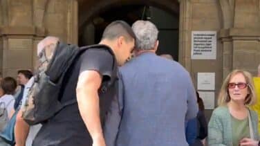 Un joven propina un cabezazo al portavoz de Vox en el Parlament