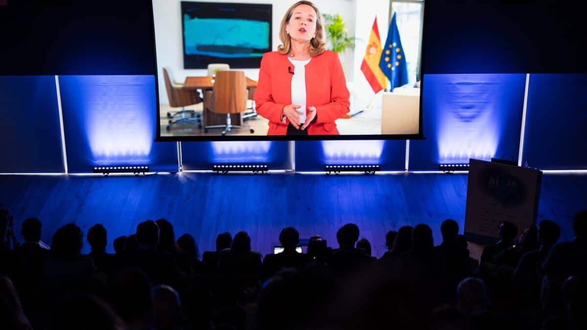La vicepresidenta primera y ministra de Asuntos Económicos, Nadia Calviño, durante la inauguración del Ametic Artificial Intelligence Summit 2023.