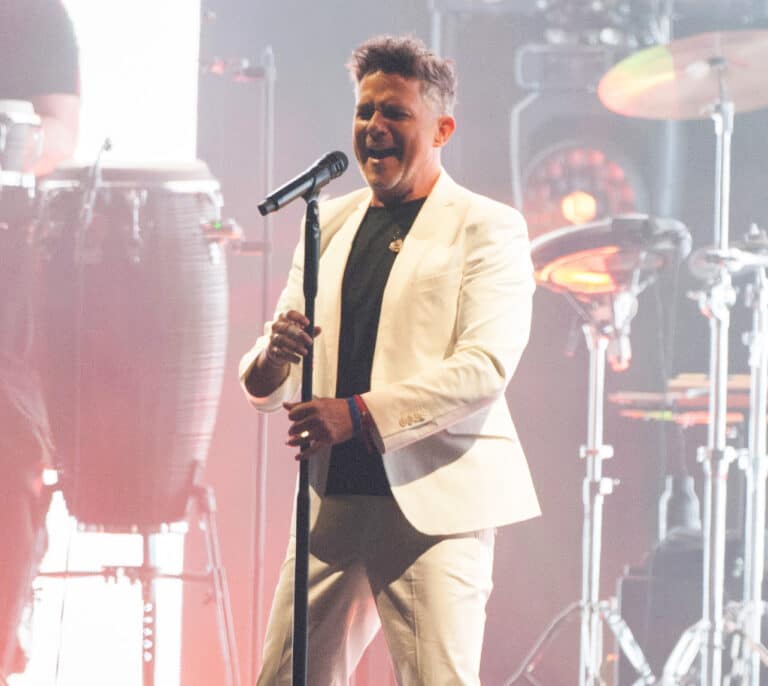 Alejandro Sanz cambia de discográfica y firma con Sony Music