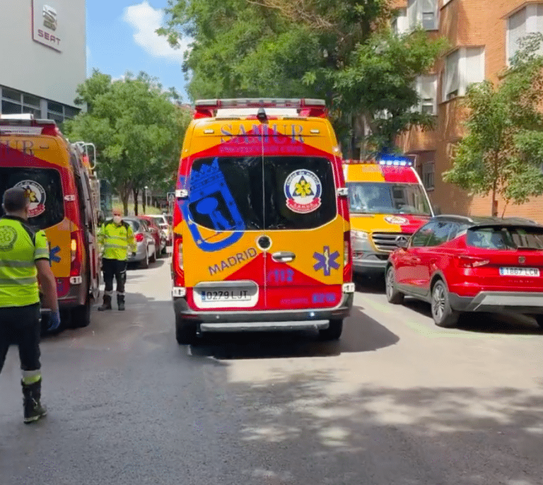 Herida grave una niña de 7 años tras caerle encima la puerta de un garaje en Madrid