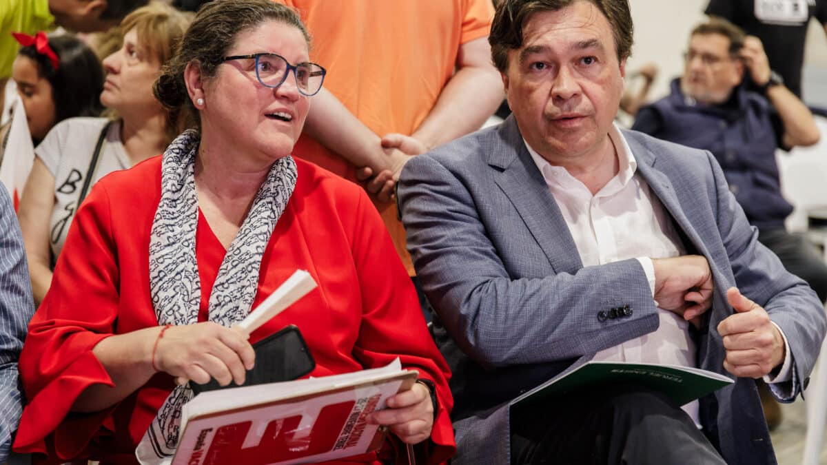 La coordinadora general de España Vaciada, Inma Sáenz, y el diputado de Teruel Existe y portavoz de la Federación de partidos de la España Vaciada, Tomás Guitarte