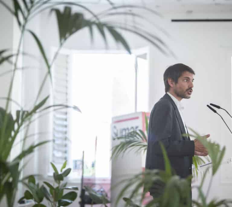 Sumar propone abrir los colegios electorales hasta las 22h ante la amenaza de un caluroso 23J
