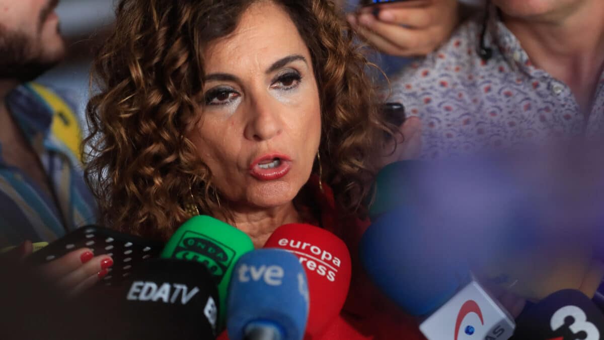 La vicesecretaria general del PSOE y ministra de Hacienda, María Jesús Montero, atiende a los medios el pasado 6 de junio de 2023 en Madrid.