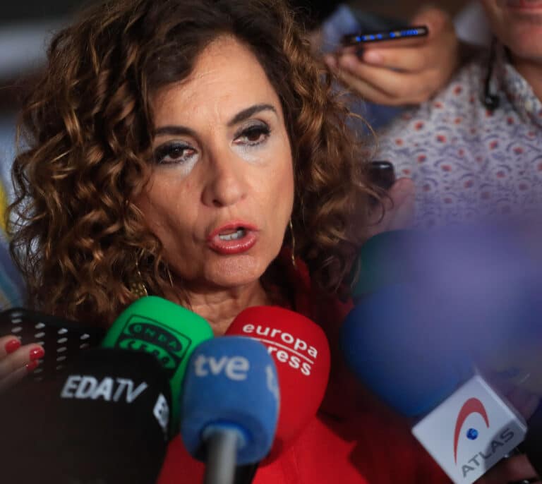 El PSOE sale en tromba contra Feijóo por "engañar" con la violencia de género tras pactar en toda España con Vox