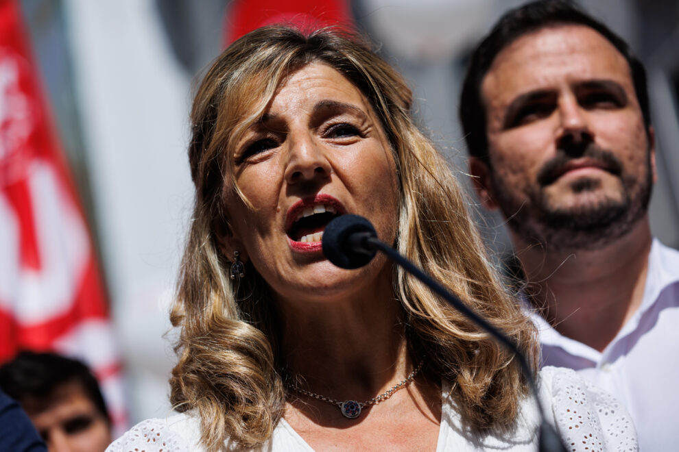 La vicepresidenta segunda del Gobierno y ministra de Trabajo y Economía Social, Yolanda Díaz, interviene junto a Alberto Garzón en un acto en mayo de 2022.