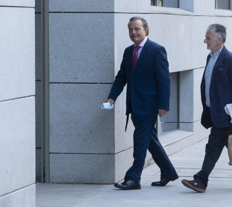 Detienen al ex juez Fernando Presencia tras su plantón a la Audiencia Nacional