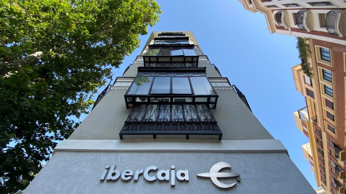 Oficina de Ibercaja, a 18 de julio de 2022, en Madrid (España).