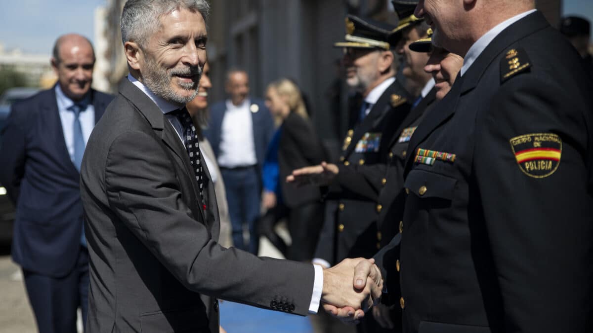 Marlaska llega a las oficinas policiales de El Vendrell (Tarragona).