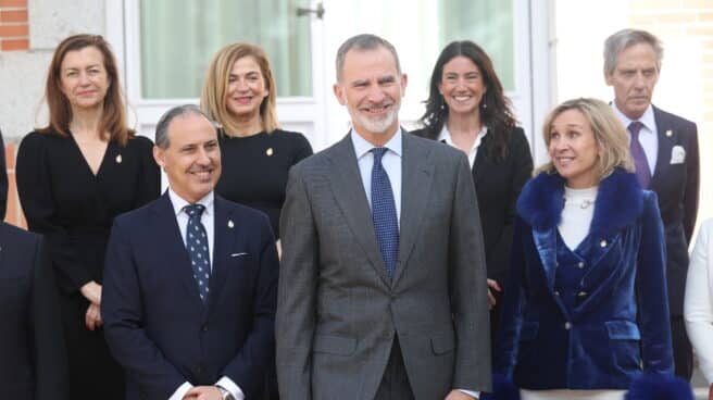 El decano del Colegio de Abogados de Madrid, Eugenio Ribón, el Rey Felipe VI y la vicedecana, Isabel Winkels, durante la audiencia en marzo de 2023 El decano del Colegio de Abogados de Madrid, Eugenio Ribón, el Rey Felipe VI y la vicedecana, Isabel Winkels, durante la audiencia en marzo de 2023