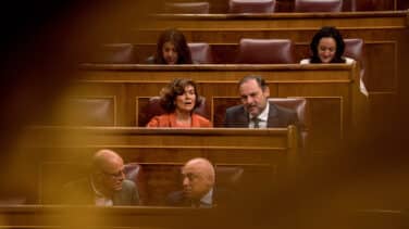 Sánchez recoloca a Calvo como uno por Granada y a Ábalos de dos por Valencia y devuelve a Hernando al Congreso