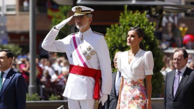 EuropaPress_5244916_reyes_presiden_desfile_dia_fuerzas_armadas_2023_junio_2023_granada