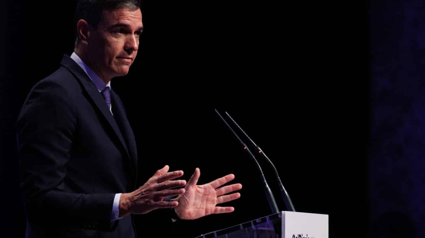 El presidente del Gobierno, Pedro Sánchez, interviene durante la III edición del foro ‘Fondos Europeos III: España, por el liderazgo global en economía verde y digital’, en el Círculo de Bellas Artes, a 5 de junio de 2023, en Madrid (España). elDiario.es celebra por tercer año consecutivo este evento centrado en el análisis de la puesta en marcha e impacto de los fondos europeos de recuperación en España, así como su crecimiento económico y sostenible. La agenda de la jornada aborda temáticas como la implantación del vehículo eléctrico y conectado, la gestión del agua, los nuevos modelos de energía derivados de las fuentes de alimentación renovables, el gran reto del futuro aeroespacial, el modelo al que se enfrentan las empresas de descarbonización y modernización de la industria, la digitalización de sectores estratégicos o la distribución y gestión de los fondos europeos. 05 JUNIO 2023;MADRID;JORNADAS FONDOS EUROPEOS RECUPERACIÓN Eduardo Parra / Europa Press 05/6/2023