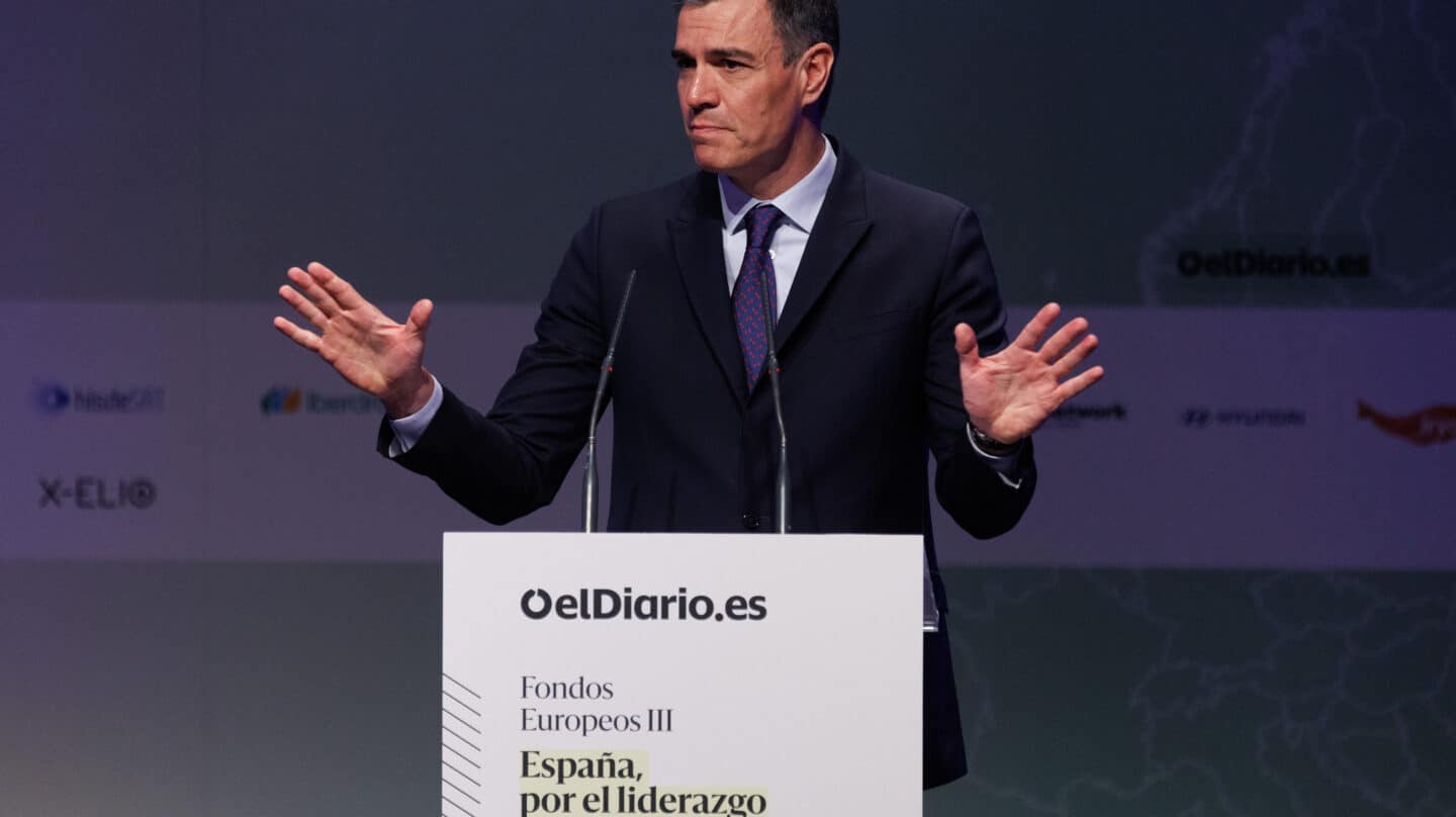 El presidente del Gobierno, Pedro Sánchez, interviene durante la III edición del foro ‘Fondos Europeos III: España, por el liderazgo global en economía verde y digital’, en el Círculo de Bellas Artes, a 5 de junio de 2023, en Madrid (España). elDiario.es celebra por tercer año consecutivo este evento centrado en el análisis de la puesta en marcha e impacto de los fondos europeos de recuperación en España, así como su crecimiento económico y sostenible. La agenda de la jornada aborda temáticas como la implantación del vehículo eléctrico y conectado, la gestión del agua, los nuevos modelos de energía derivados de las fuentes de alimentación renovables, el gran reto del futuro aeroespacial, el modelo al que se enfrentan las empresas de descarbonización y modernización de la industria, la digitalización de sectores estratégicos o la distribución y gestión de los fondos europeos. 05 JUNIO 2023;MADRID;JORNADAS FONDOS EUROPEOS RECUPERACIÓN Eduardo Parra / Europa Press 05/6/2023