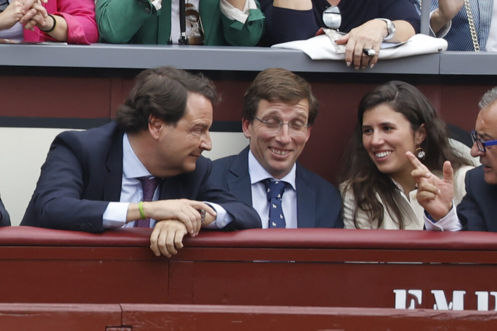 José Luis Martínez-Almeida asiste junto a su pareja, Teresa Urquijo, a la corrida de toros de la prensa en la plaza de las Ventas