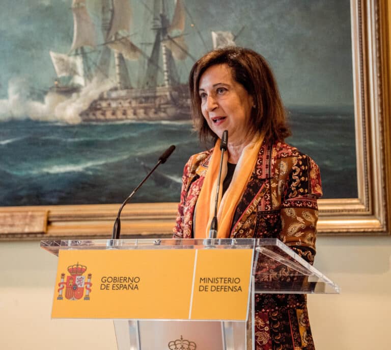Los contratos millonarios de Defensa con Arabia atan de manos al Gobierno ante Telefónica