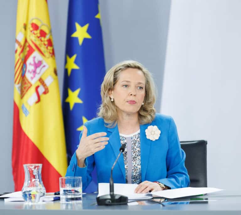 Calviño confirma la prórroga de la rebaja del IVA en los alimentos básicos