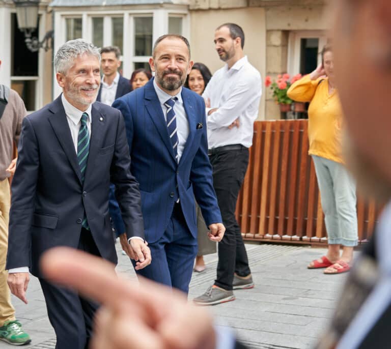 Suspenden los cursos de violencia de género a Policías y Guardias civiles impartidos por una exportavoz de presos de ETA