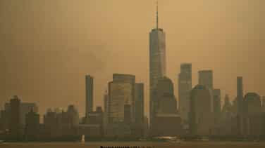 El humo de los incendios de Canadá cubre por completo el cielo de Nueva York