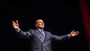 La Telecinco (Mediaset) post Berlusconi: posible venta, la sombra de Vivendi y guerra en España