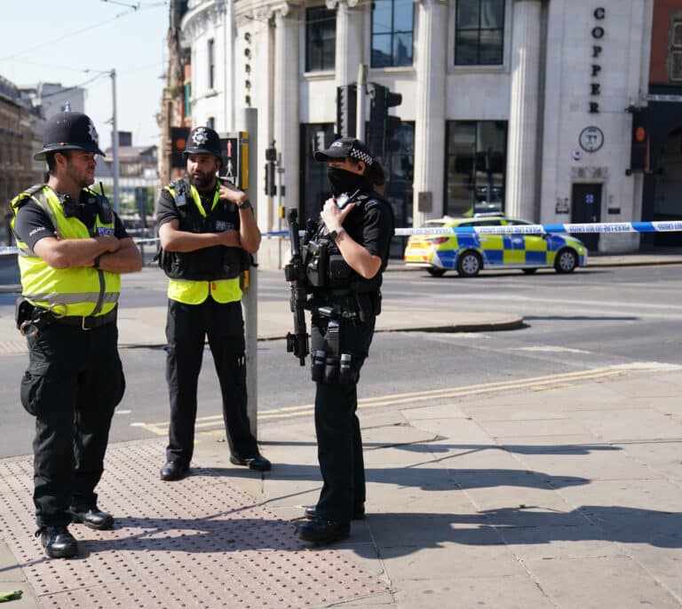 Alta tensión en Nottingham tras el asesinato de tres personas
