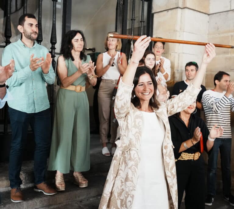 El apoyo del PP a PNV y PSOE deja a Bildu fuera de las alcaldías de Vitoria y Durango