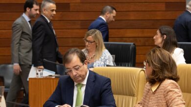 El escenario de nuevas elecciones empuja a Fernández Vara a replantearse su salida de la política