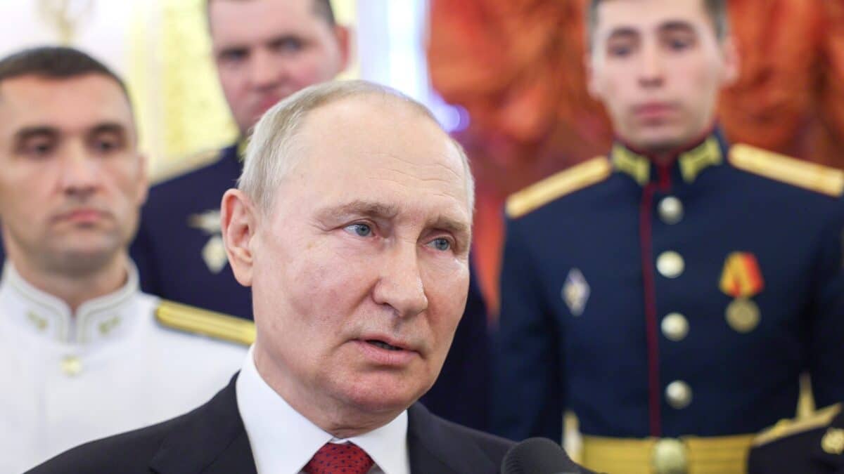 Putin con militares