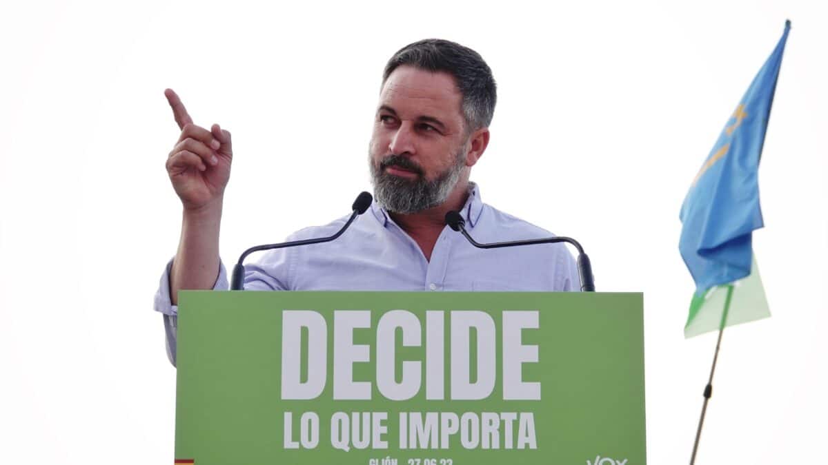 Abascal ha hablado con Feijóo y le ha pedido, salvo "excepciones", estar en los gobiernos