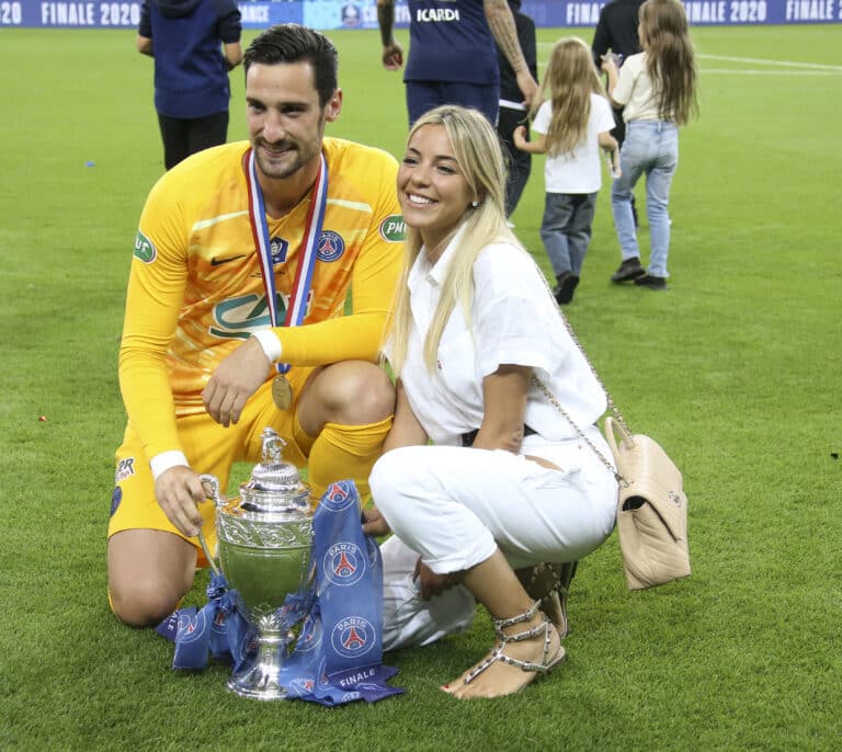 Sergio Rico sale del coma y le retiran la sedación