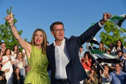 Feijóo cree compatible el "sí" de Mazón a Vox con el choque de  Guardiola en Extremadura
