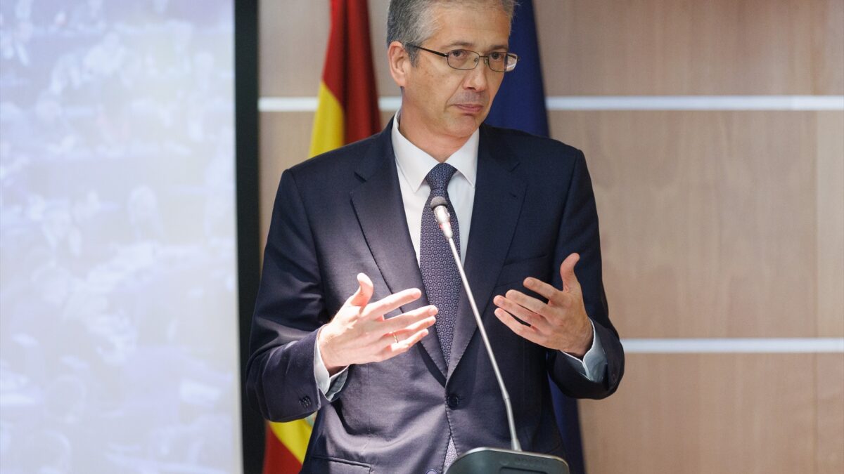 El Gobernador del Banco de España, Pablo Hernández de Cos, interviene durante un seminario en Madrid.