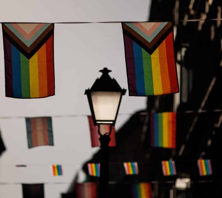 La derecha ganó el 28-M en los barrios LGTBIQ+, según un estudio de idealista