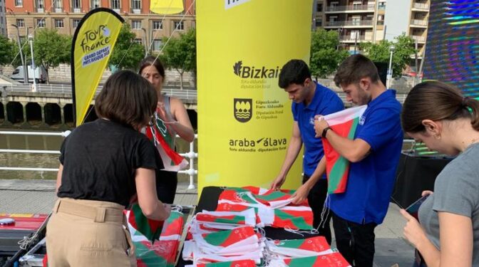 Los tres días del Tour en Euskadi: un mar de 60.000 ikurriñas por la independencia del 'Basque Country'