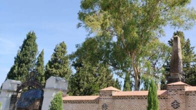 Las vivas anécdotas de los ilustres muertos del cementerio de la Almudena