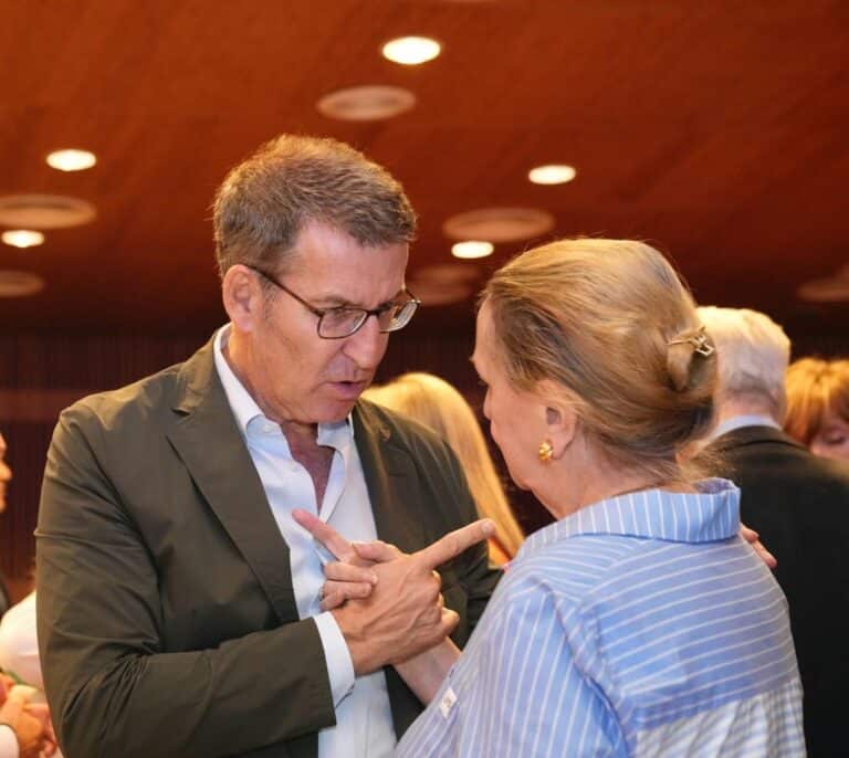 Feijóo recibe el apoyo de feministas como Amelia Valcárcel en pleno choque con Vox