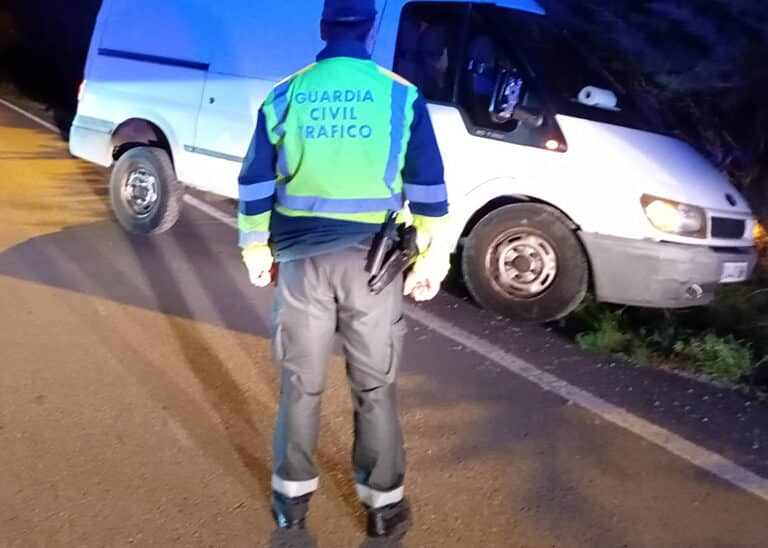 Un kamikaze provoca una grave colisión frontal en Granada y deja  cinco heridos