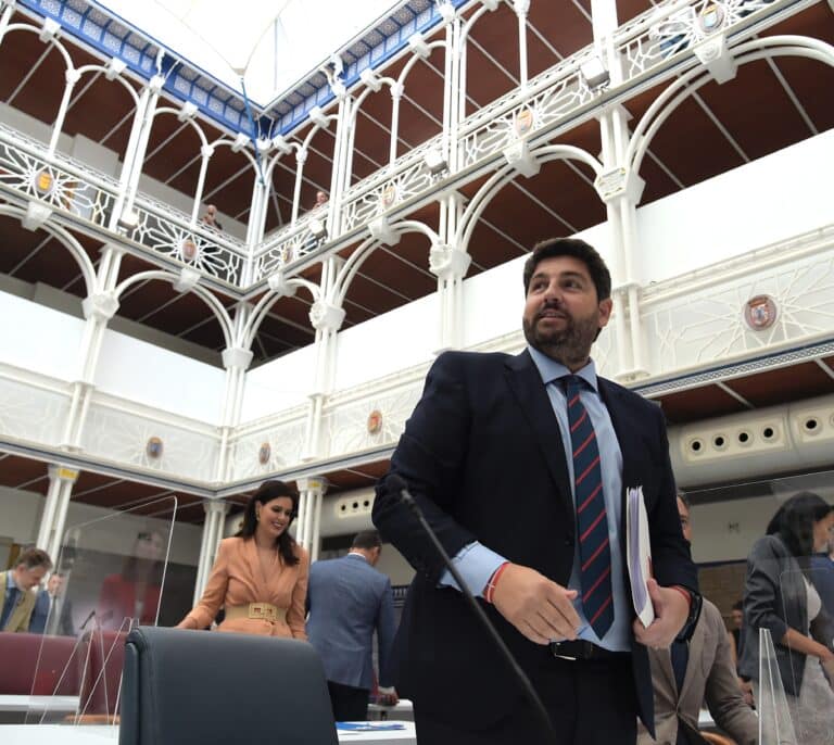 Vox no teme repetir elecciones y solo investirá a López Miras si el PP lo incluye en el Gobierno